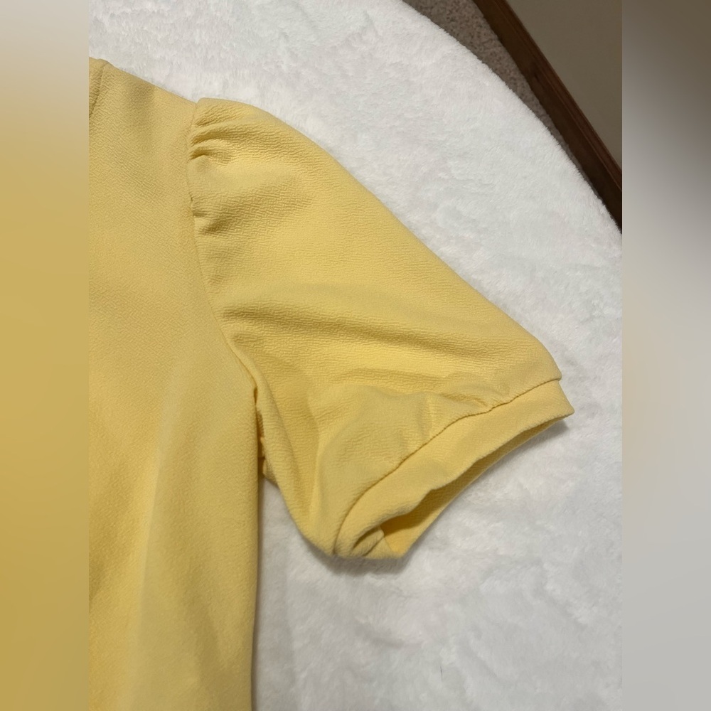 Dazy Bubble Sleeve Top - Size XL - Picture 3 of 8